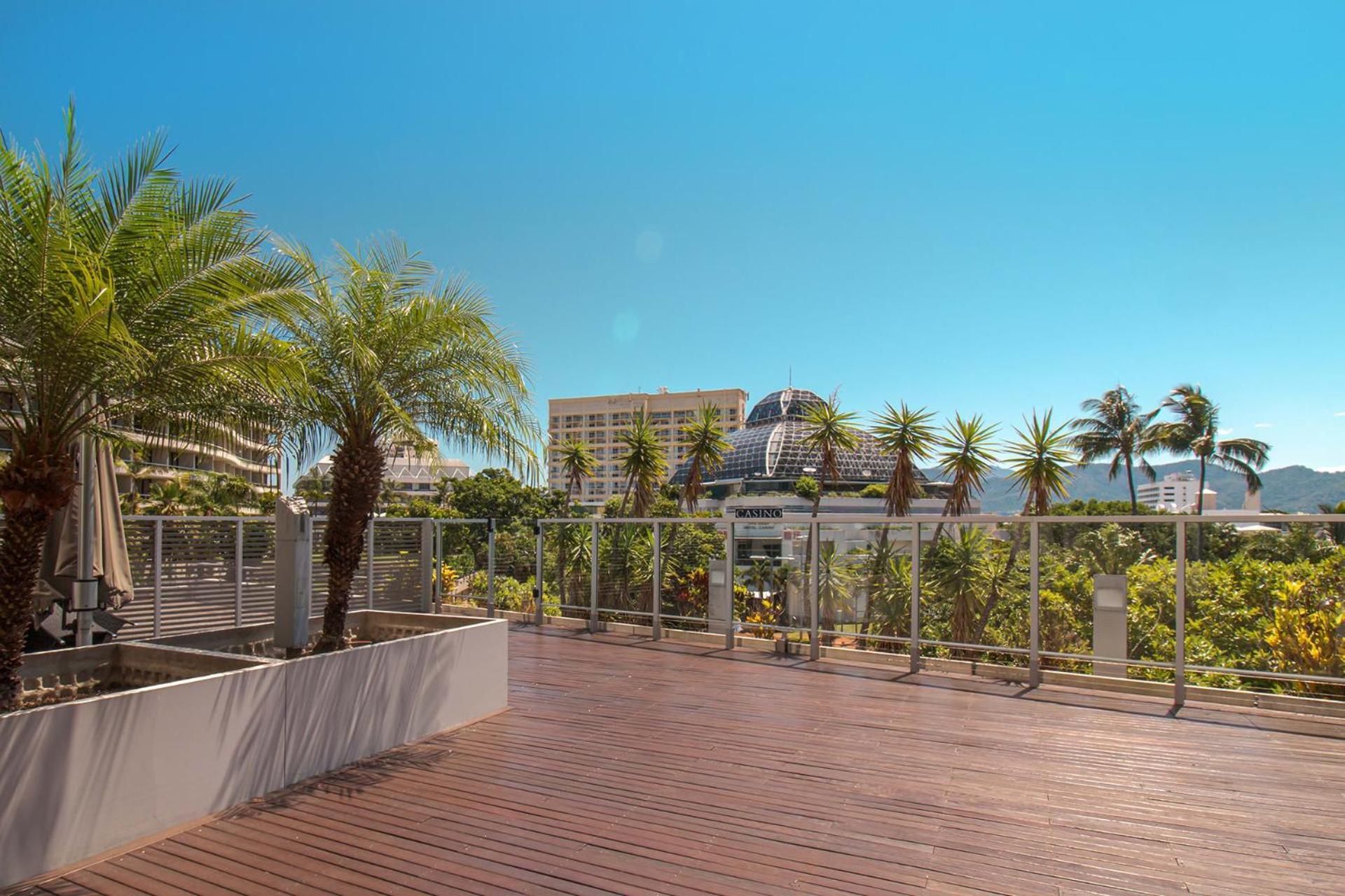 Apartment 315 Harbour With Ocean Views Cairns