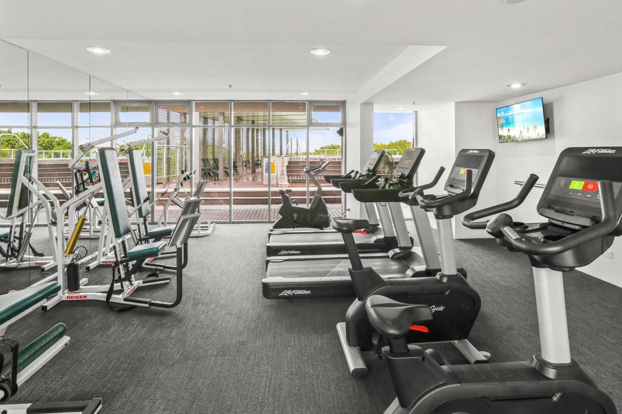 Apartment 315 Harbour With Ocean Views Cairns