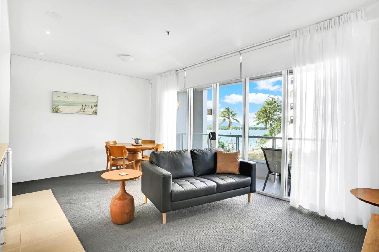 Apartment 315 Harbour With Ocean Views Cairns